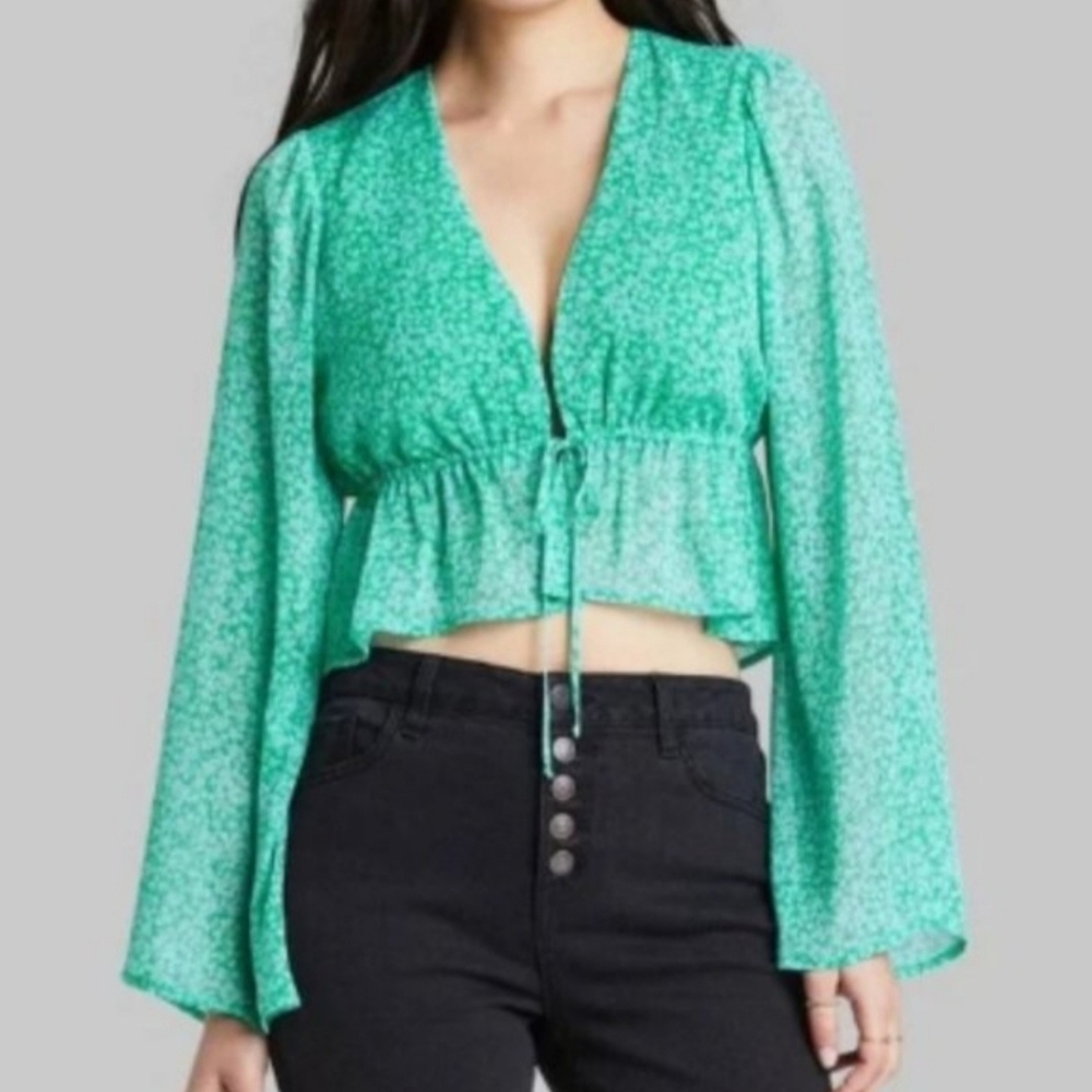 Wild Fable green sheer floral tie-front crop top. Size L